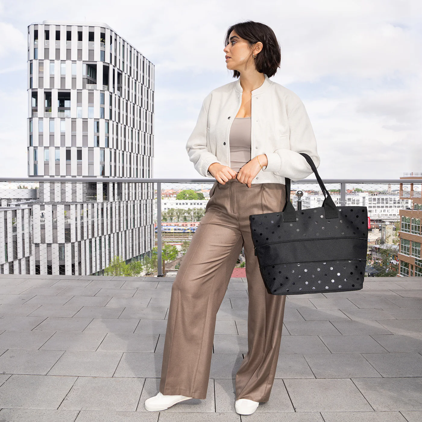 shopper e1 glossy dots black - Image 2
